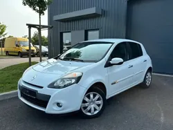 Blanc Utilisé 2011 Renault Clio III Berline | 4 990 € (Prix juste)
