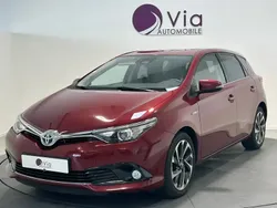 Rouge Utilisé 2017 Toyota Auris Hybrid Berline | 12 990 € (Prix juste)