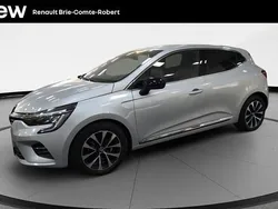 Gris platine Utilisé 2023 Renault Clio V Techno Citadine | 15 240 € (Prix juste)
