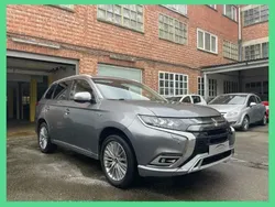 Gris Utilisé 2021 Mitsubishi Outlander P-HEV Edition SUV | 19 990 € (Prix juste)