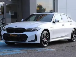 Blanc Utilisé 2022 BMW 330e Sport Line Berline | 37 990 € (Prix assez cher)