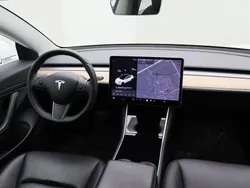 Utilisé 2020 Tesla Model 3 Standard Range Plus Berline | 23 600 € (Prix juste)