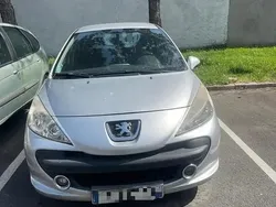 Utilisé 2009 Peugeot 207 Premium Berline | 900 €
