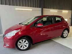Rouge Utilisé 2013 Peugeot 208 Active Citadine | 5 590 € (Prix juste)