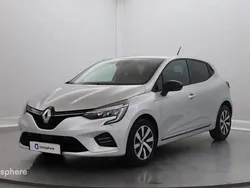 Gris Utilisé 2023 Renault Clio V Equilibre Berline | 15 299 € (Prix juste)