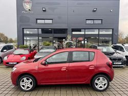 Rouge Utilisé 2017 Dacia Sandero Lauréate Berline | 6 990 € (Bon prix)