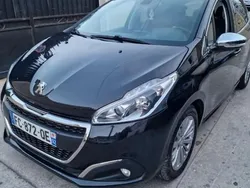 Noir Utilisé 2018 Peugeot 208 Allure Citadine | 9 450 € (Prix juste)