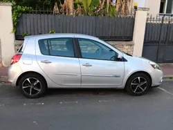 Gris Utilisé 2011 Renault Clio III Berline | 6 850 € (Prix juste)