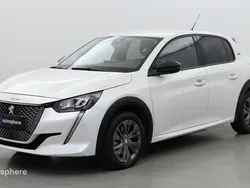 Blanc nacré Utilisé 2022 Peugeot e-208 Allure Citadine | 16 999 € (Prix juste)