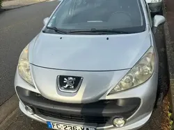 Gris Utilisé 2009 Peugeot 207 Premium Berline | 3 600 € (Prix juste)