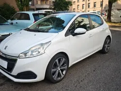 Blanc Utilisé 2015 Peugeot 208 Active Citadine | 7 390 € (Bon prix)