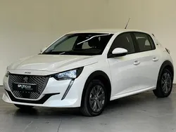 Blanc Utilisé 2021 Peugeot e-208 Allure Citadine | 16 990 € (Prix assez cher)