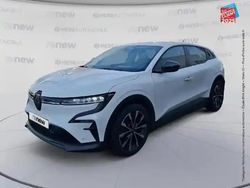 Blanc Utilisé 2022 Renault Mégane Evolution SUV | 22 499 € (Prix juste)