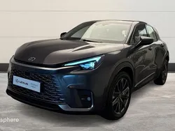 Gris Nouvelle 2025 Lexus LBX SUV | 44 990 € (Prix cher)