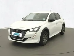 Blanc Utilisé 2023 Peugeot e-208 Allure Citadine | 19 990 € (Prix juste)