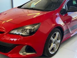 Rouge Utilisé 2012 Opel Astra GTC Coupé | 17 990 €