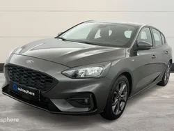 Gris Utilisé 2019 Ford Focus ST-Line Berline | 16 499 € (Prix assez cher)