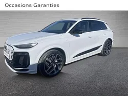 Blanc glacier métallisé Utilisé 2025 Audi Q6 e-tron Performance SUV | 83 990 € (Prix juste)