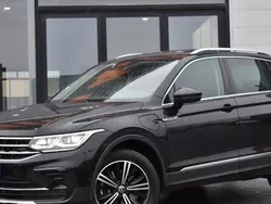Noir Utilisé 2022 VW Tiguan Exclusive SUV | 33 880 € (Prix juste)