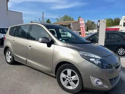 Beige Utilisé 2010 Renault Grand Scénic III Dynamique Monospace | 8 990 € (Prix assez cher)