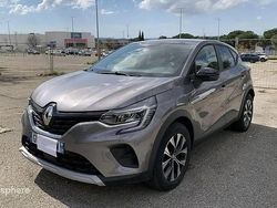 Gris Utilisé 2024 Renault Captur Evolution SUV | 17 799 € (Prix juste)