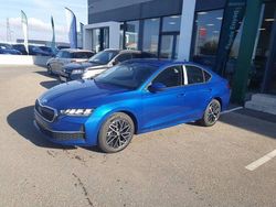 Bleu Nouvelle 2025 Skoda Octavia Selection | 29 990 € (Prix juste)