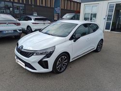 Blanc Utilisé 2024 Renault Clio V Techno Berline | 22 080 € (Prix assez cher)