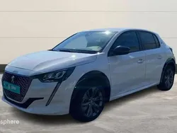 Blanc Utilisé 2023 Peugeot e-208 Allure Citadine | 20 999 € (Prix assez cher)