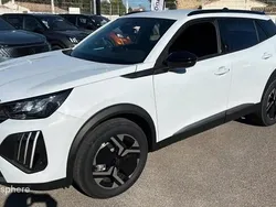 Blanc Nouvelle 2025 Peugeot 2008 Allure SUV | 29 999 € (Prix juste)