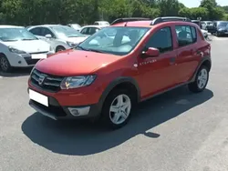 Rouge Utilisé 2015 Dacia Sandero Prestige Citadine | 8 500 € (Prix cher)