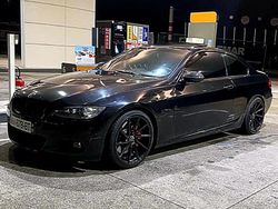Noir Occasion 2007 BMW 335 Sport Line Coupé | 10 500 € (Prix juste)