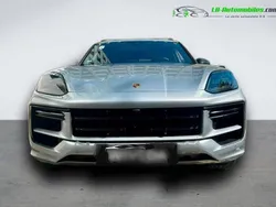 Utilisé 2024 Porsche Cayenne Turbo E-Hybrid SUV | 201 000 € (Prix cher)