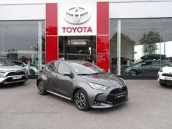 Utilisé 2021 Toyota Yaris Hybrid Design Berline | 17 990 € (Prix juste)