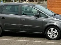 Noir Utilisé 2011 Opel Zafira Monospace | 2 500 €