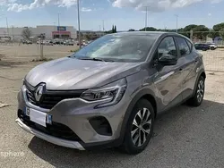 Gris Utilisé 2024 Renault Captur Evolution SUV | 18 499 € (Prix juste)