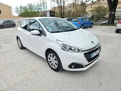 Blanc Utilisé 2016 Peugeot 208 Business-Line Citadine | 6 990 € (Bon prix)