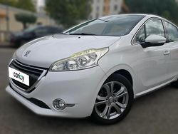 Blanc Utilisé 2014 Peugeot 208 Allure Citadine | 5 990 € (Prix juste)