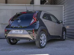 Beige Utilisé 2022 Toyota Aygo Design Citadine | 13 990 € (Prix juste)