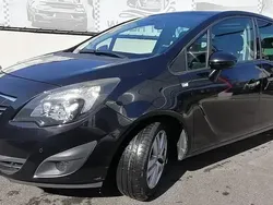 Utilisé 2011 Opel Meriva Design Edition Monospace | 3 000 € (Prix cher)