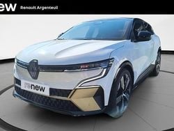Blanc Utilisé 2023 Renault Mégane Iconic Berline | 29 980 € (Prix juste)