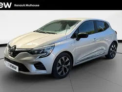 Gris Utilisé 2023 Renault Clio V Evolution Citadine | 14 999 € (Prix juste)