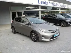 Beige Utilisé 2014 Toyota Auris Hybrid Berline | 12 990 € (Prix juste)