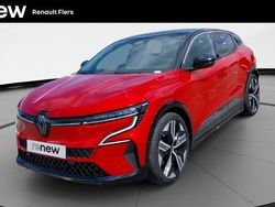 Rouge Utilisé 2023 Renault Mégane Iconic Berline | 27 990 € (Prix juste)
