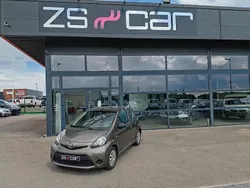 Beige Utilisé 2012 Toyota Yaris Berline | 2 900 € (Super prix)