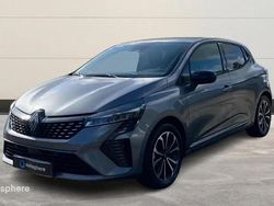 Orange Utilisé 2023 Renault Clio V Techno Berline | 20 699 € (Prix juste)