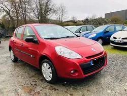 Rouge Utilisé 2012 Renault Clio III Berline | 5 800 €