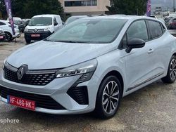 Gris Nouvelle 2025 Renault Clio V Techno Berline | 24 290 € (Prix assez cher)