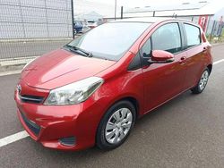 Rouge Utilisé 2011 Toyota Yaris Active Berline | 4 000 €