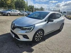 Gris platine Occasion 2023 Renault Clio V Berline | 16 890 € (Prix assez cher)
