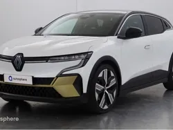 Blanc glacier / toit noir étoilé Utilisé 2022 Renault Mégane Iconic SUV | 24 799 € (Bon prix)